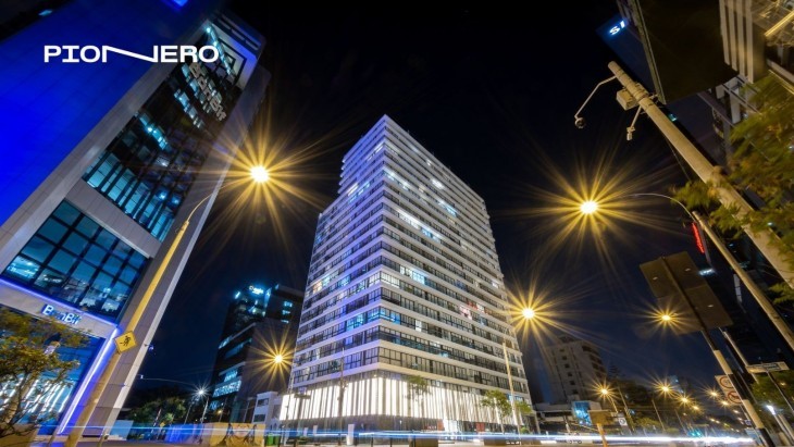 Fachada principal del proyecto Rivera Navarrete 548 en San Isidro