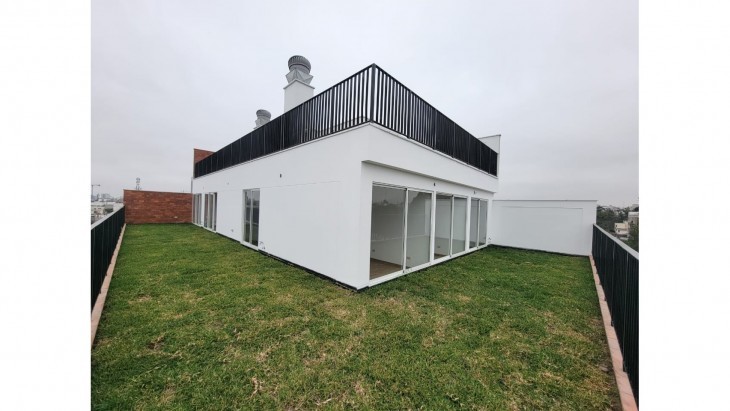 Fachada principal del proyecto LOS ROSALES IV en Santiago De Surco